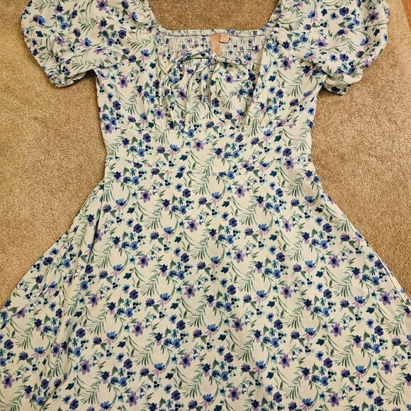 White Floral Puffy Sleeve Dress - Picture 3 of 8